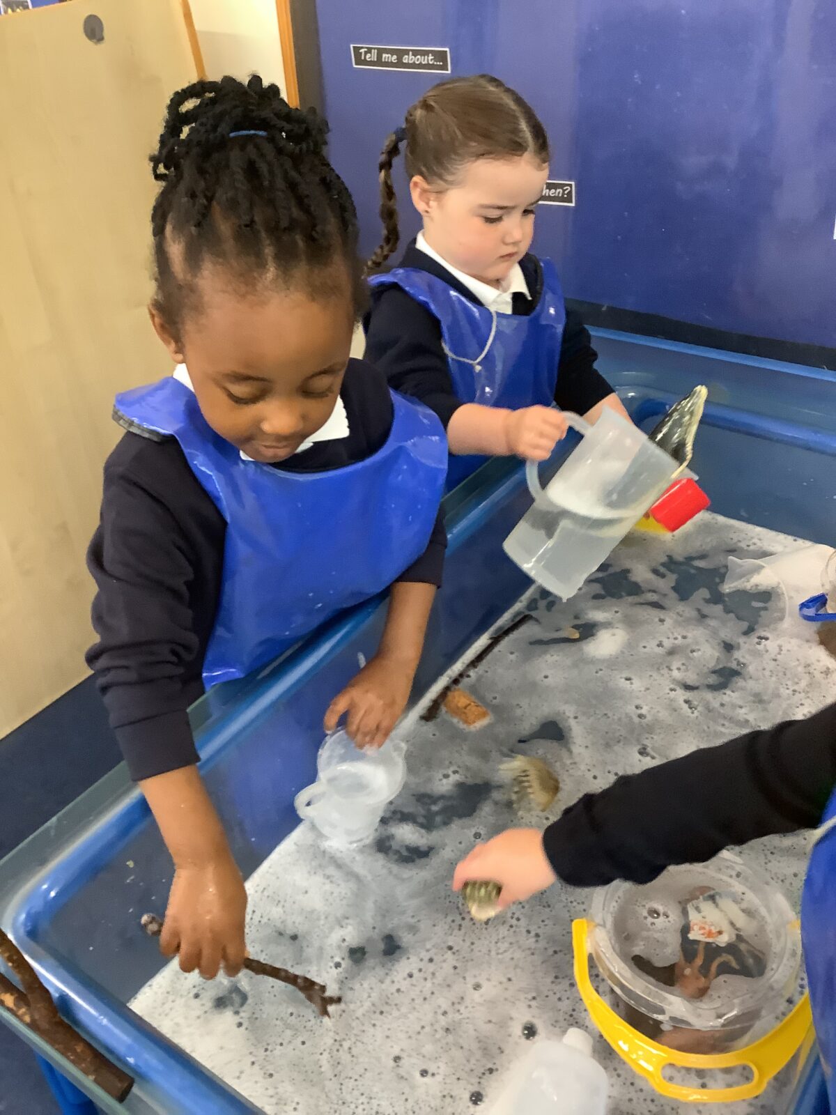 Settling in and making friends. - Scholes (Elmet) Primary School, Leeds